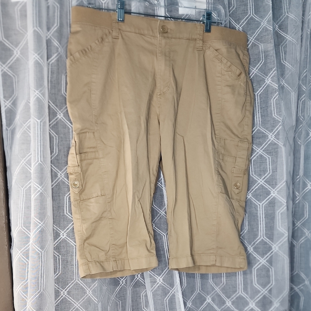 Lee Mid Rise Relaxed Fit Tan Shorts 16 Petite